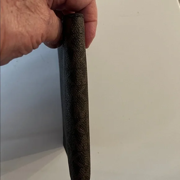 MICHAEL KORS NWOT BROWN CARD & PASSPORT CASE - Picture 4 of 9